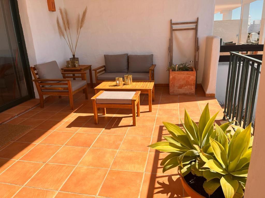 Augusta Views Apartment Casares Bagian luar foto